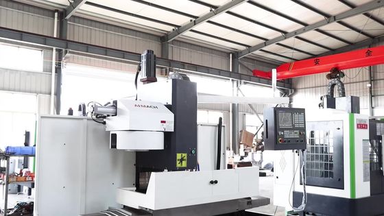 中国の金属CNCのフライス盤XK7132/XH7132の縦の4つの軸線CNCのマシニング センターの価格